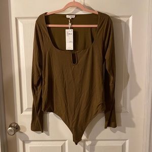 Good American long sleeve olive green bodysuit size 5. A pet/smoke free home!